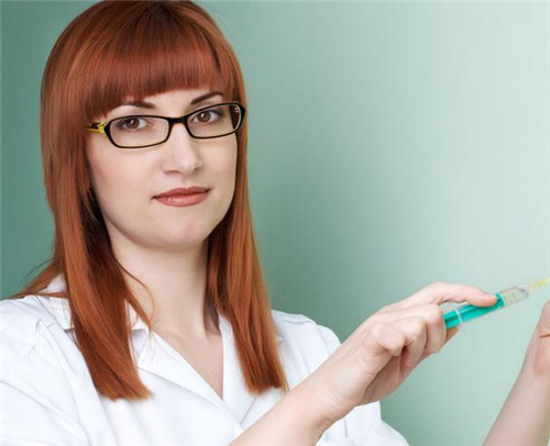 痛风发作放血了还肿是怎么回事,痛风引起肾脏并发症吗