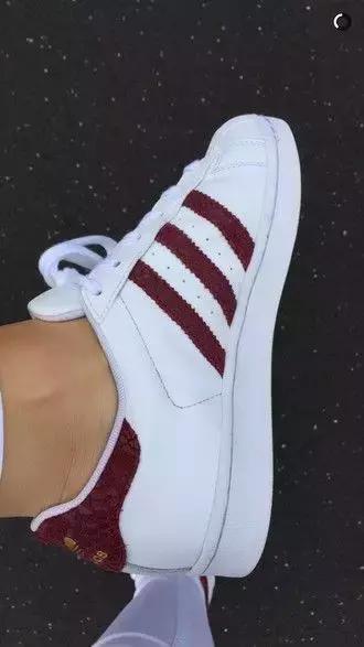 球鞋/最爱脚下那抹红，今夏潮人都得踩个它