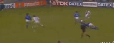 足球小易倒钩凌空射门,双人凌空倒钩足球小将