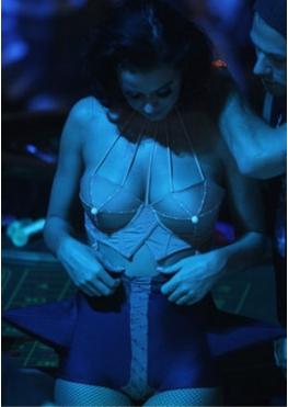 凸显完美身材曲线,凸显女生苗条的身材