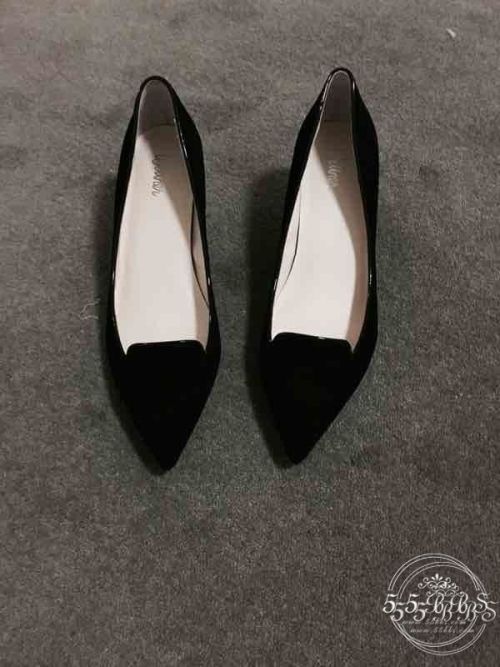 尖头平底鞋valentino,一周看点完整版