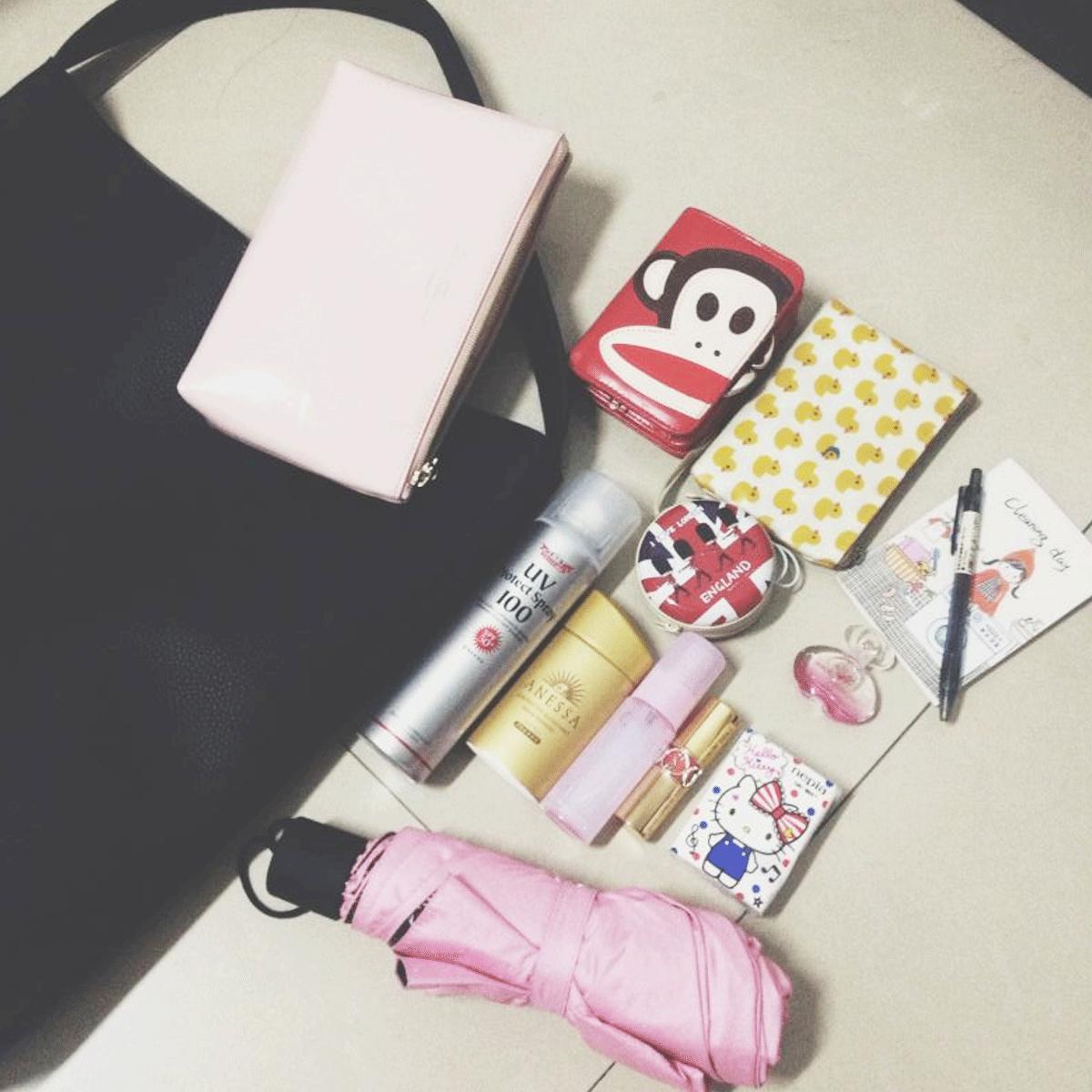 粉丝寄来了一箱包包,粉丝发来的包裹