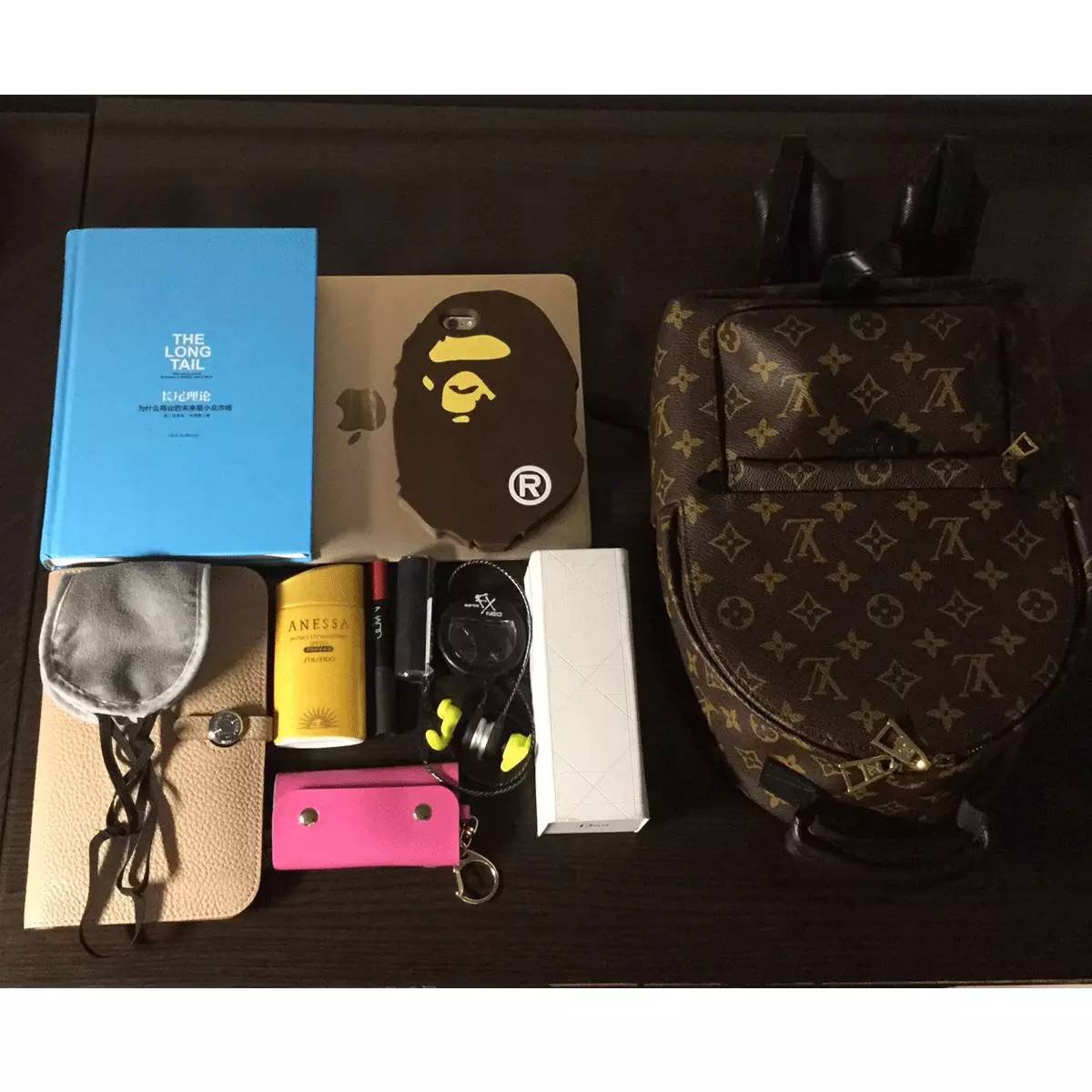 粉丝寄来了一箱包包,粉丝发来的包裹