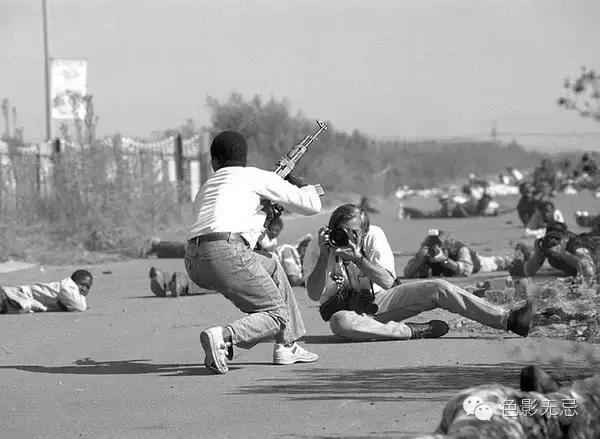 经历了枪林弹雨的岁月,经历了战场的腥风血雨