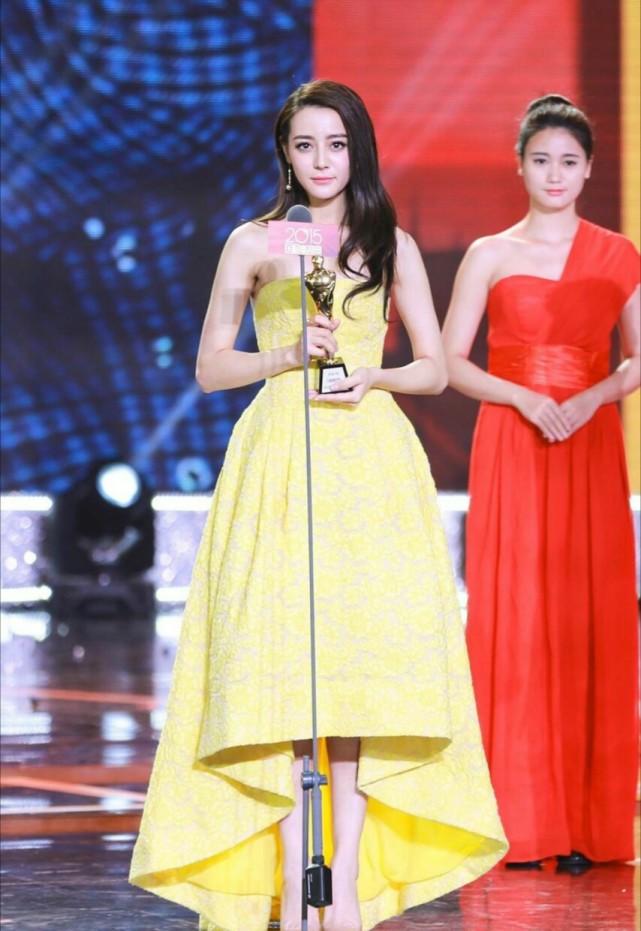 新疆姑娘认为迪丽热巴和娜扎谁美,娜扎和迪丽热巴是同一个地方的人