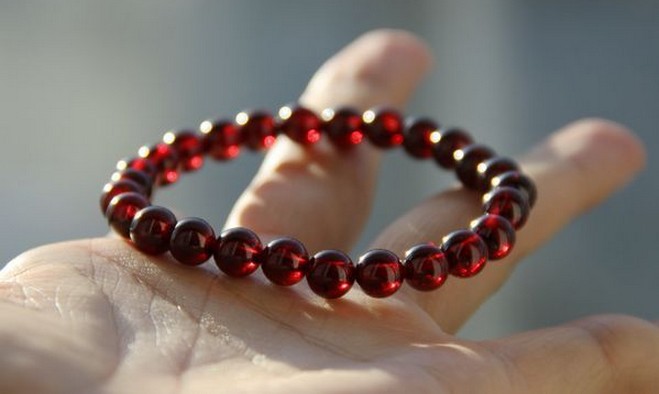 石榴石什么样的颜色最好,石榴石什么颜色最好