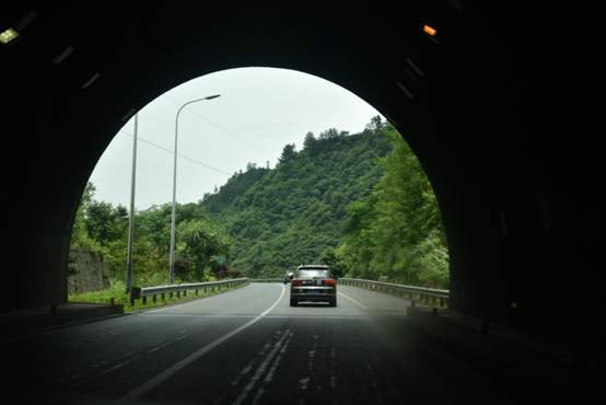 超多美图慎入！开神车，走丝路，这些不可思议的美景就在中国！