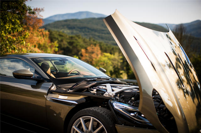 阿斯顿马丁db112020款v8coupe,全球限量1台的阿斯顿马丁db11