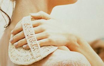 并不是只有脸部要去角质，身体也要去角质