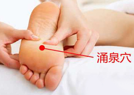 熬夜上火伤不起,两个穴位八种茶轻松灭火