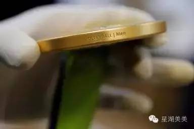 奥运会金牌一咬掉色是真是假,这届奥运金牌是纯金的吗