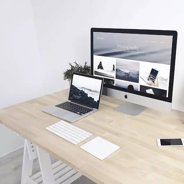 设计师办公桌VS普通人的办公桌，我方了