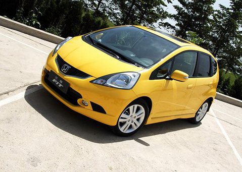 年收入10万买什么车,10万预算老司机买车首选这两款