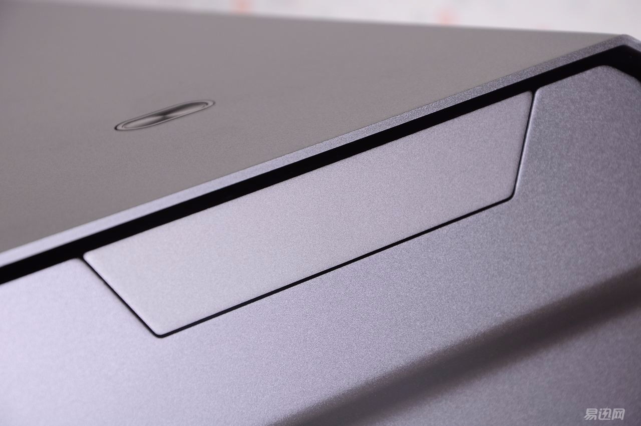 据说这板子和机箱搭配能释放洪荒之力