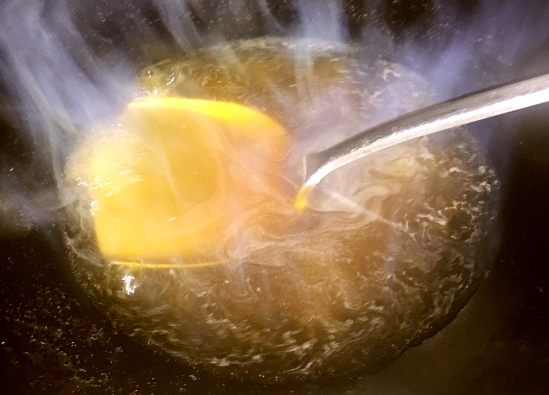 怎么勾芡才能收汁亮油,勾芡怎么亮油