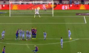 杂耍倒钩普斯卡什,令人窒息的凌空抽射梅西