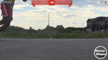 足球左扣右拨变向运球过人,足球变向摆脱技巧图解