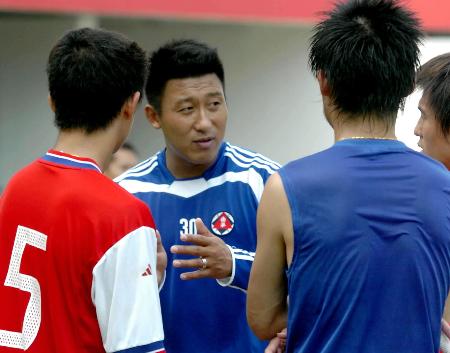 范志毅在广州踢过球吗,范志毅孙继海郑智