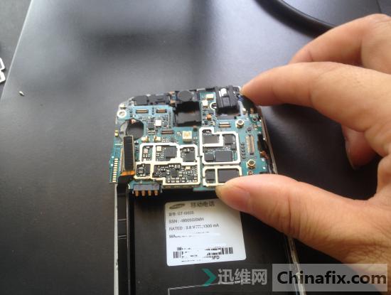 三星s4充不上电怎么办,三星s4充电震动不开机