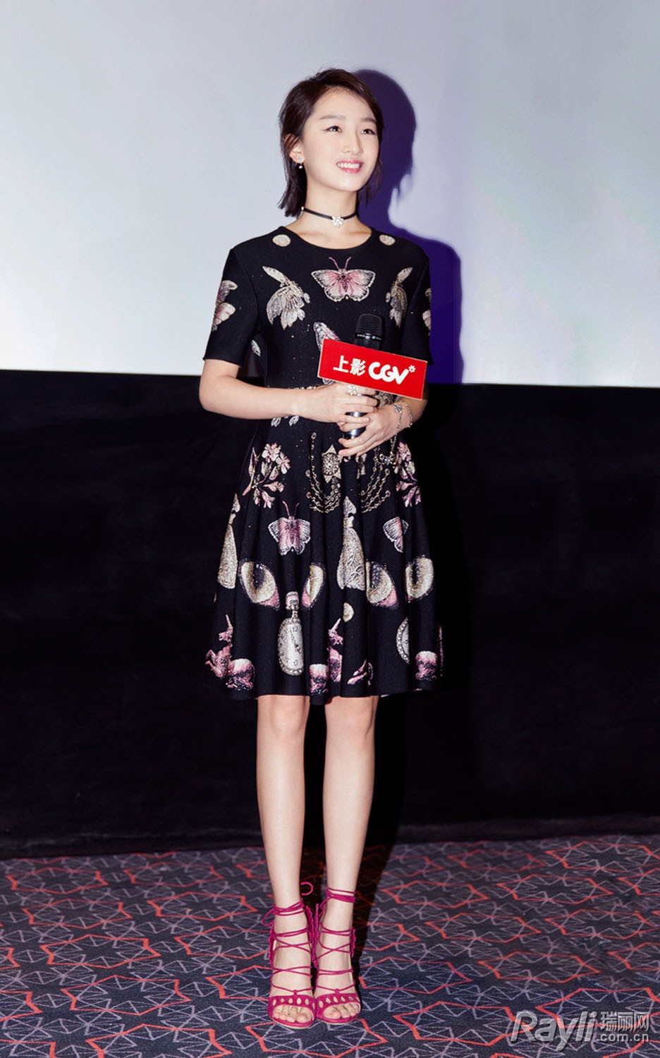 baby最惊艳的穿衣,baby大红裙超惊艳