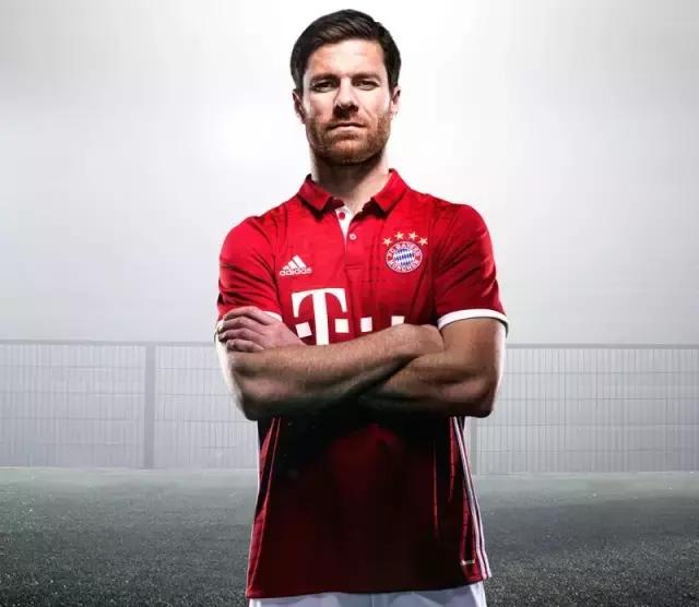 新赛季值得买的装备,23-24赛季蓝十字主场球衣