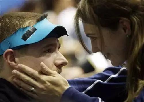 埃蒙斯射击奥运会脱靶视频,2004雅典奥运会埃蒙斯