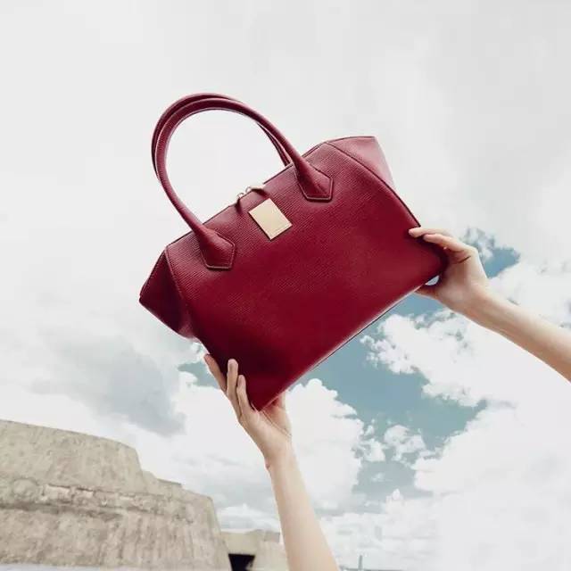 朴信惠、秀智、宋慧乔，韩剧女主背的包都扒出来啦！