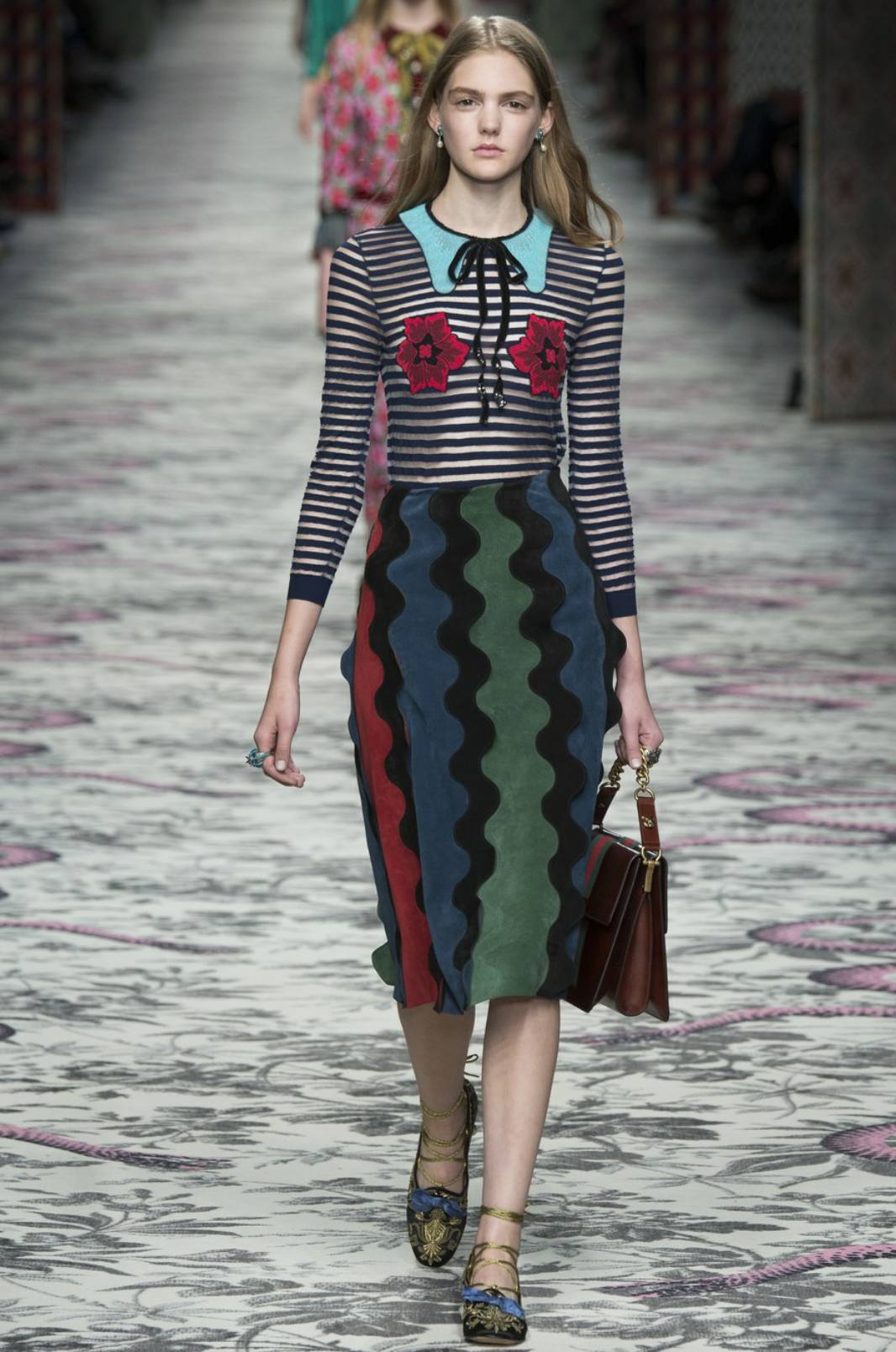 教你美|抓住夏天的尾巴，条纹也有新花样