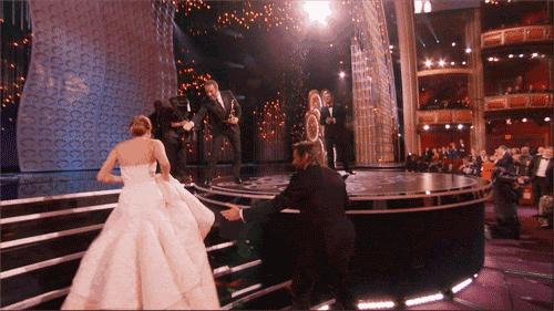 一穿高跟鞋走路就外八怎么办,一穿高跟鞋就o型腿怎么办