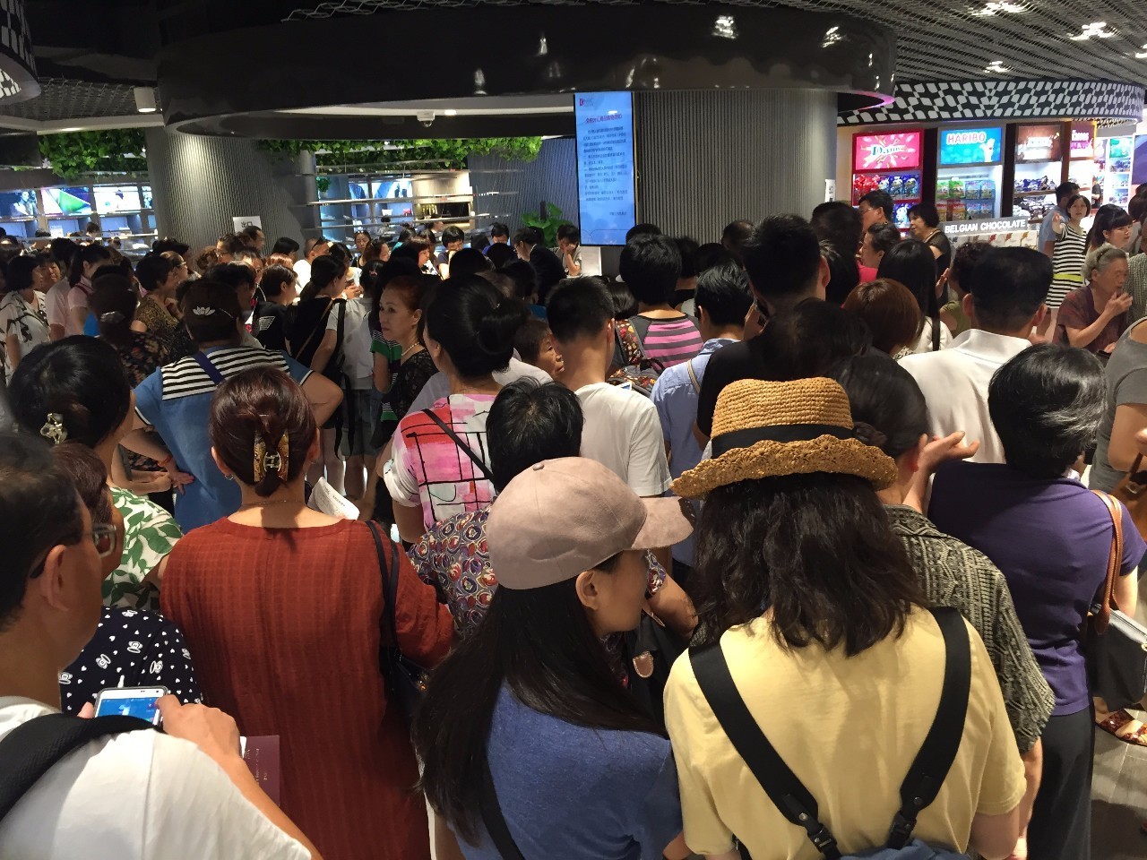 上海哪个免税店买后最便宜,上海最大的免税商场在哪里