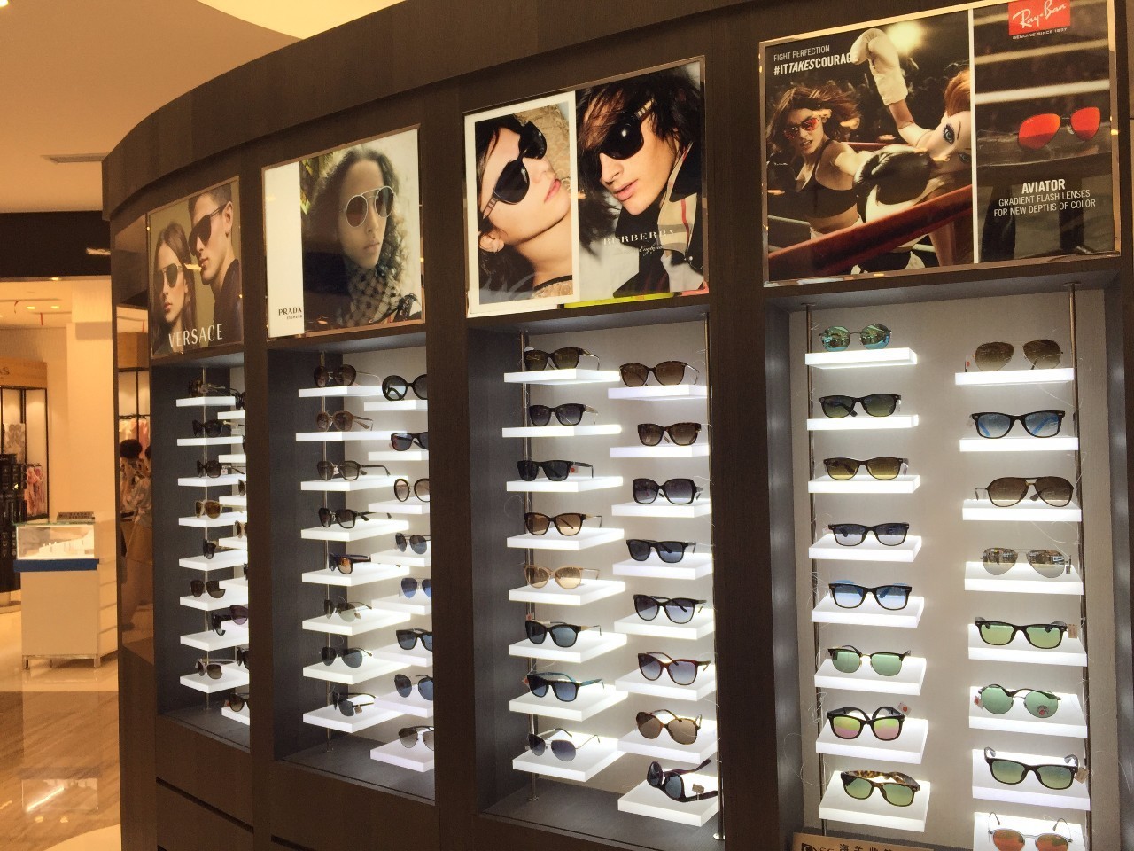 上海哪个免税店买后最便宜,上海最大的免税商场在哪里