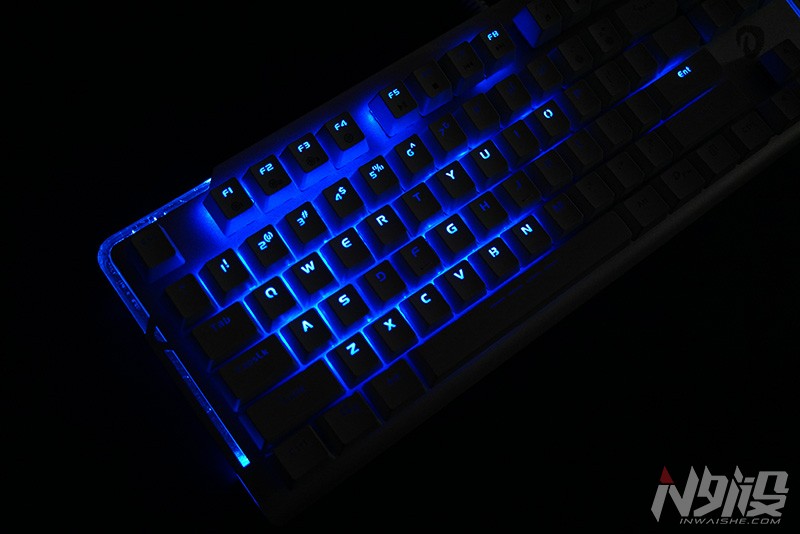 键盘也玩水冷?达尔优水耀EK815机械键盘拆解评测