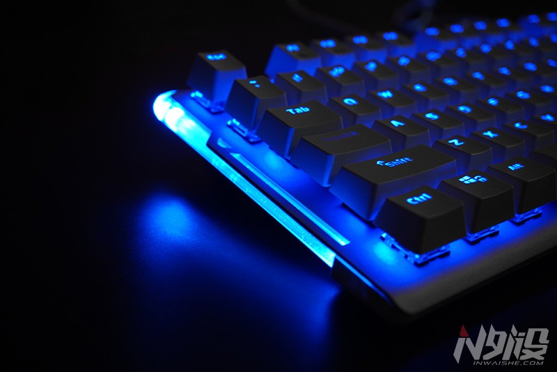 键盘也玩水冷?达尔优水耀EK815机械键盘拆解评测