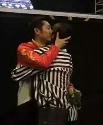 中国军团秀恩爱：被秦凯带坏，现激吻，95后撒狗粮