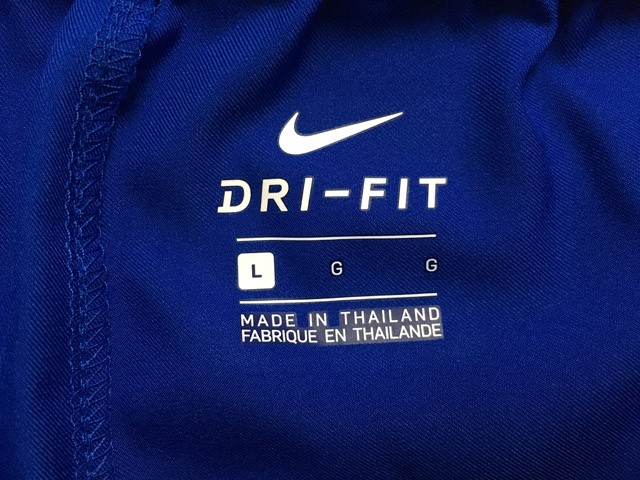 喏这就是梅西那件被摄影师撩走的短裤