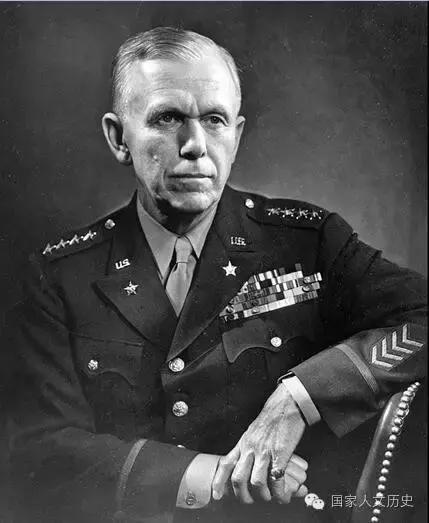 马歇尔传奇:童年吃剩饭考倒第一,年老生病丘吉尔毛*东泽**都问候