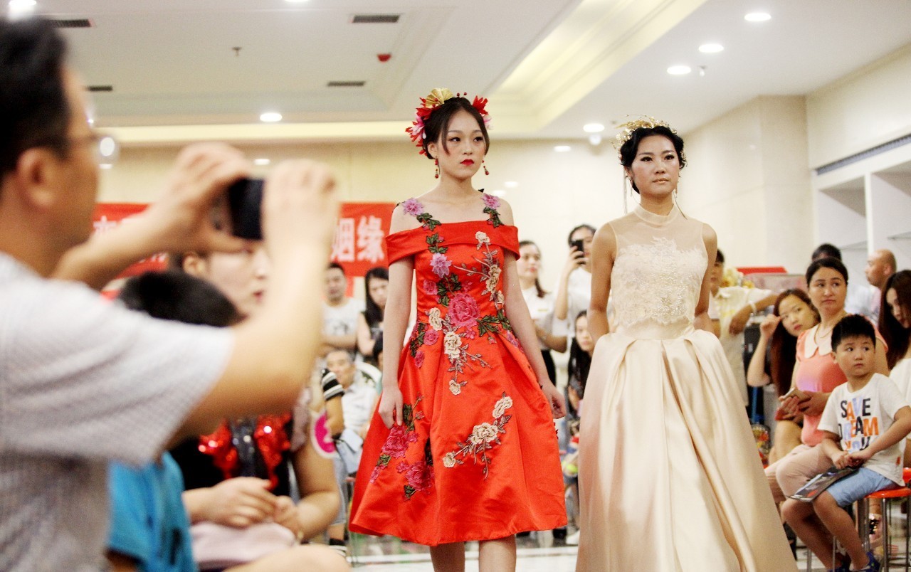 七夕单身联谊会,七夕一帮单身狗聚一起