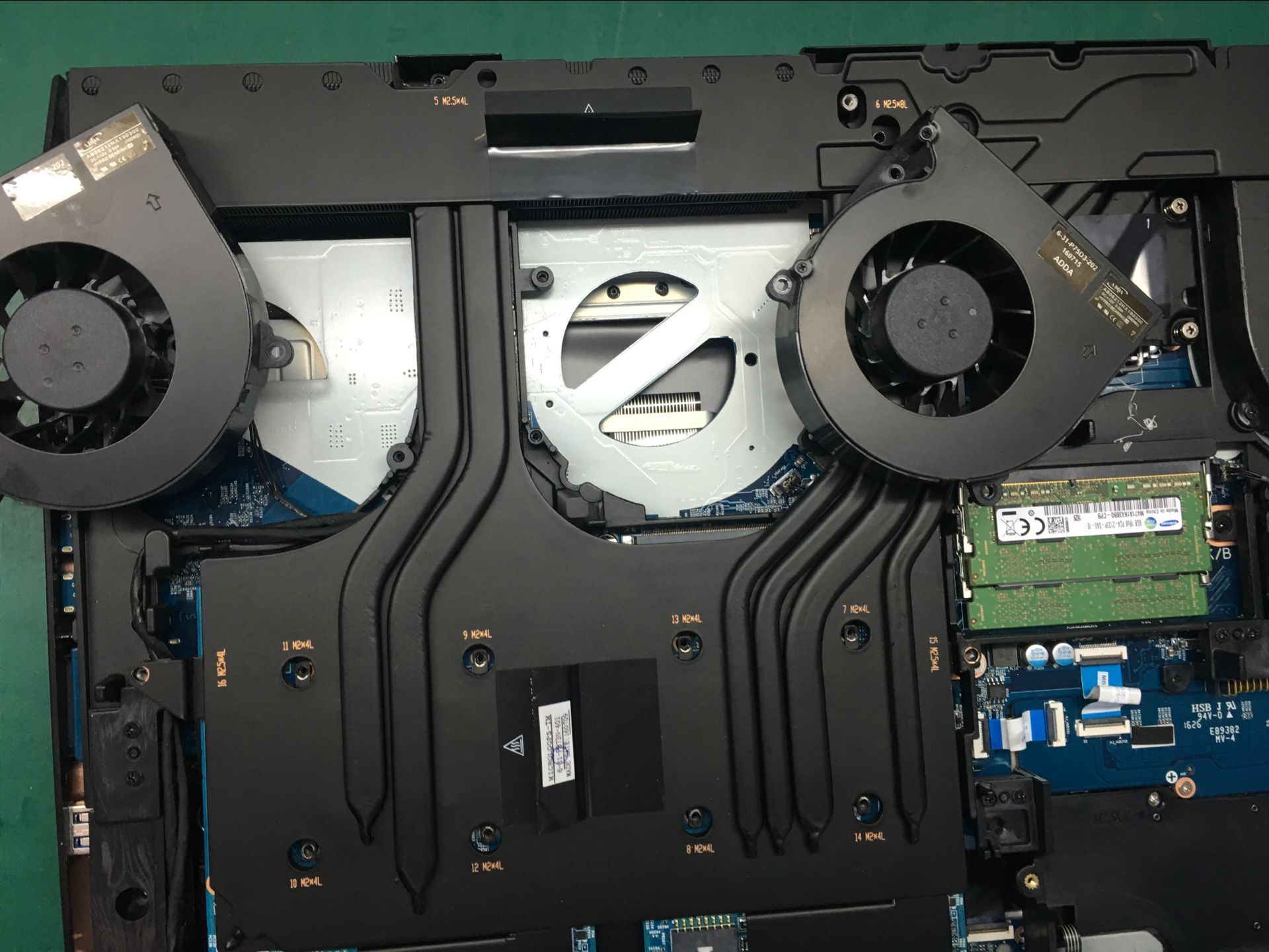 战神gx10开箱,最强游戏本开箱