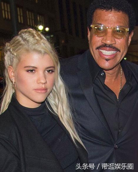 为了她抛下7800万粉丝！6点带你认识小贾斯汀最新女伴苏菲亚