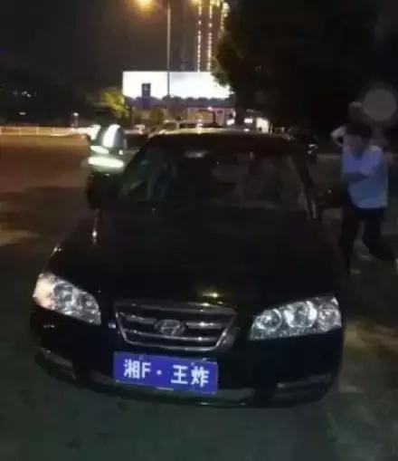 是时候让妹子们看看足球冷静一下了