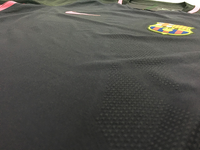 巴萨16-17赛季阵容,巴塞罗那主客场球衣