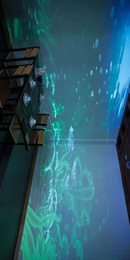 奇葩！泉州这家餐厅竟开在3D电影院里！招牌菜是西瓜皮！