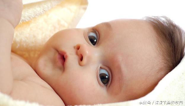 新生儿眼白有血丝是怎么回事,新生儿眼白蓝色怎么回事