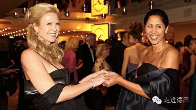 央视一姐嫁给青梅竹马的人,电视一姐