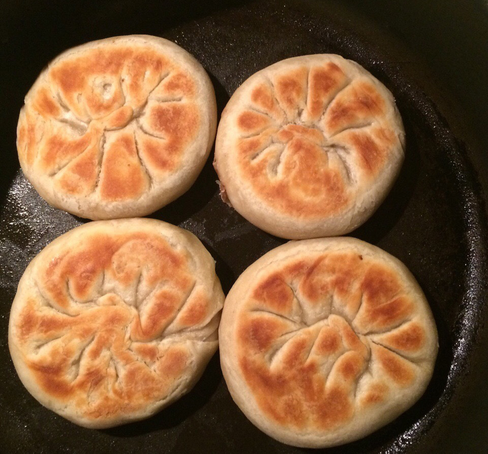 每一层都是酥脆的火烧,千层肉火烧外酥里软