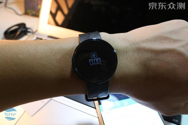 能刷门禁卡公交卡的智能手环,可以扫卡的智能手环