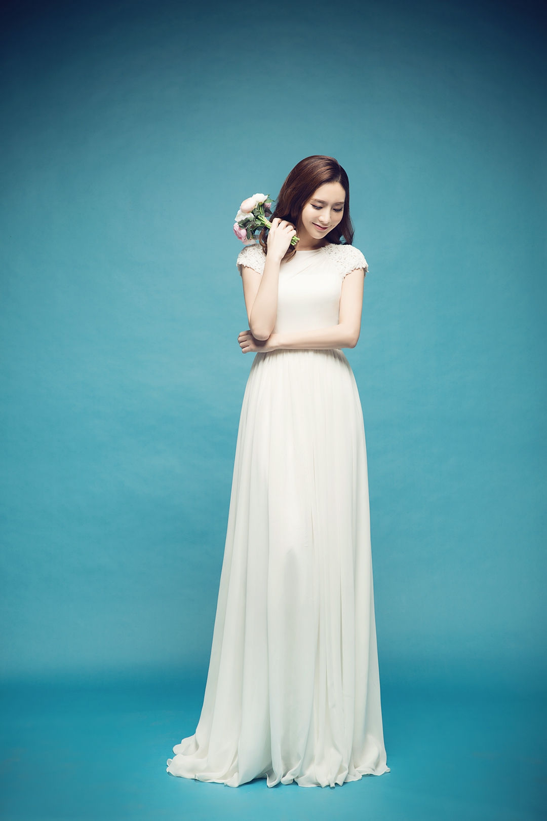 婚纱照姿势的摆法女士,拍婚纱照姿势是自己摆吗