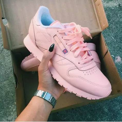 你一定是喜欢这双小白鞋的low逼