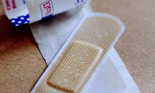 切莫乱用创可贴的危害,创可贴应该怎么贴才正确