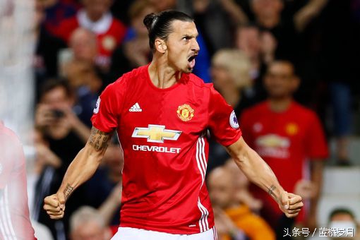 夏普时期曼联球衣,曼联胸前广告夏普